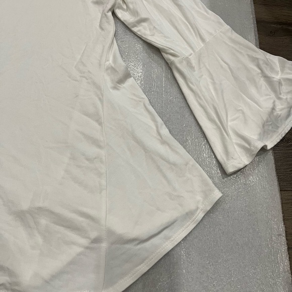 ❤️2/$30❤️[S/M]Cielo Blu Women's White V-Neck Flare Blouse Bell Sleeve - Picture 2 of 6
